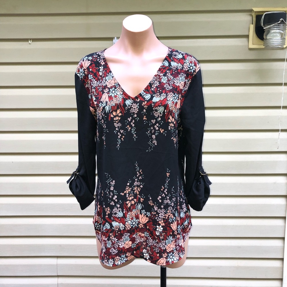 Maurice’s Roll Tab Buckle Sleeve Top Size M